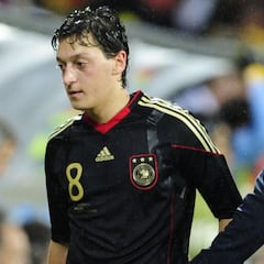Alemania no convoca a Özil para los duelos con San Marino e Italia