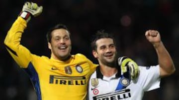 Chivu, con Julio César.