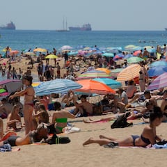 ¿Se puede reservar sitio en la playa? Los Ayuntamientos que lo prohíben y de cuánto son las multas
