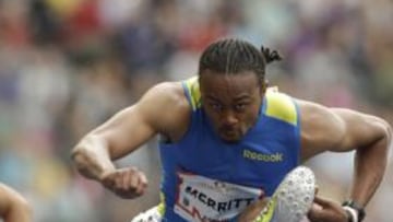 Aries Merrit (derecha).