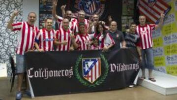 ORGULLOSOS. Los seguidores de la pe&ntilde;a del Atl&eacute;tico posaron para AS y mostraron su felicidad ante el choque de hoy.