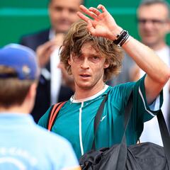 El gigante Popyrin deja KO al campeón Rublev