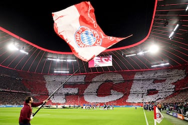 El estadio tiene una capacidad para 75.024 personas. Con un promedio de espectadores de 75.000 logra el 100% de ocupación. 