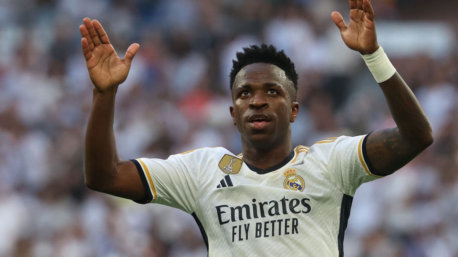 Vinicius Jr signs contract extension with Real Madrid until 2027: all the  details - AS USA