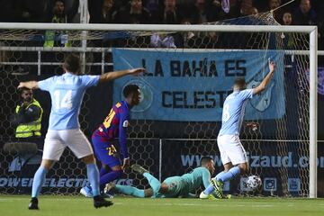 Apertura a banda izquierda, balón a la frontal del área, donde se duerme Riqui Puig ante la aparición de Javi Pérez, que remata a placer para poner por delante a su equipo. En la repetición, parece que el balón da en Caballé y después se cuela en la portería.