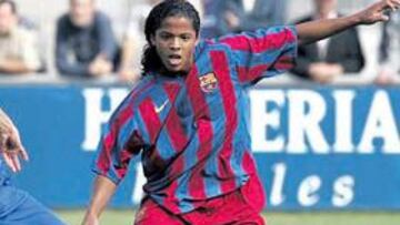 <b>OCUPARÍA PLAZA DE EXTRANJERO. </b> Giovani dos Santos está tramitando conseguir la nacionalidad española, pero aún ocuparía plaza de extracomunitario en la Liga. El Barça, con Etoo, Ronaldinho y Márquez, ya tiene las tres cubiertas. Si Giovani explota, el club azulgrana podría encontrarse con nuevo caso Messi.