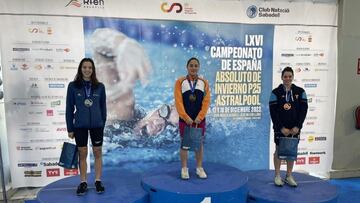 La nadadora María Ramos en primera posición.