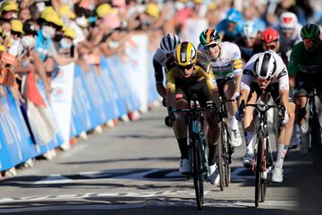  Wout van Aert entrando en la meta de la quinta etapa del Tour de Francia 
