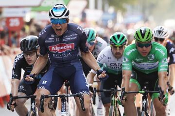 Jasper Philipsen gana la quinta etapa al esprint.