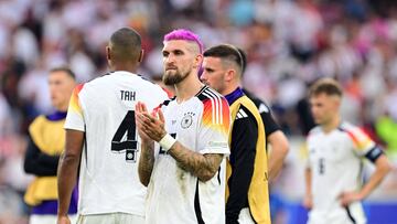 Andrich, con el pelo rosa, tras el duelo ante España.