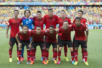 Probablemente la más polémica durante la historia de la Selección Mexicana. El color para nada era tradicional y no hacía referencia a algo en específico. La usaron como segundo uniforme en Brasil 2014 y con ella empataron ante los locales sin goles en fase de grupos.