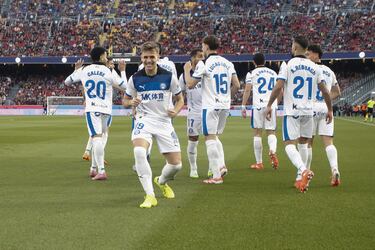  El saque de esquina lo prolonga Parada en el segundo palo ante Marc Bernal, encontrando a un Pablo Ibáñez que solamente tuvo que empujarla para firmar el 0-1. 