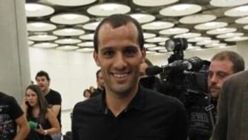 <b>EN BARAJAS. </b>R¨²ben Micael, procedente de Vigo, aterriz¨® en Barajas ayer sobre las once de la noche.