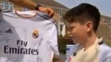 Cristiano regaló una camiseta a un niño al que rompió un brazo