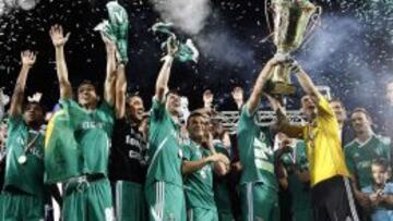 Los jugadores del Ludogorets alzan su primera Liga, en 2012, tras ganar al CSKA de Sofía.