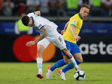 Rodrigo De Paul y Arthur.