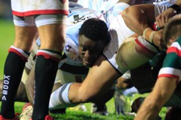 Yannick Nyanga,jugador de los Racing 92's en el partido de la Copa de Campeones ante los Leicester Tigers.