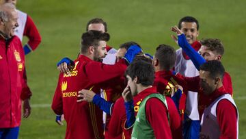 Morata, Casillas and Aduriz warmly received in Las Rozas