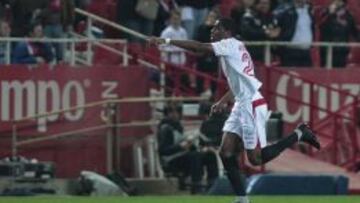 Kondogbia celebra un gol con el Sevilla.