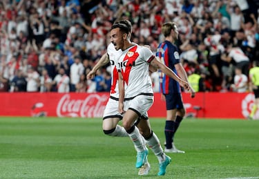 1-0. Álvaro García celebra el primer gol que anota en el minuto 18 de partido.