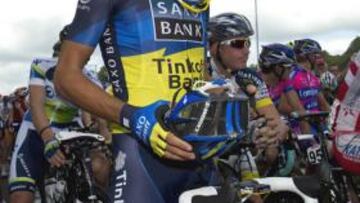 <b>EN MARCHA. </b>Contador, antes de salir ayer en el Eneco Tour.