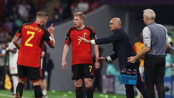 DOHA, QATAR - NOVEMBER 23: Kevin De Bruyne of Belgium argues with Toby Alderweireld of Belgium during the FIFA World Cup Qatar 2022 Group F match between Belgium and Canada at Ahmad Bin Ali Stadium on November 23, 2022 in Doha, Qatar. (Photo by Ian MacNicol/Getty Images)