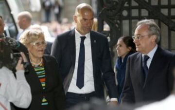 Manuela Carmena, Zidane y Florentino Pérez. 