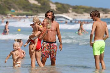 Pirlo y Valentina Baldini disfrutan de unos días de descanso junto a la familia en Ibiza.