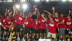 Real Mallorca players celebrate their win against Recreativo Huelva during Spain King's Cup Final in Elche, Spain on June 28, 2003.  Real Mallorca won 3-0 and clinched the Cup.   REUTERS/Felix Ordonez