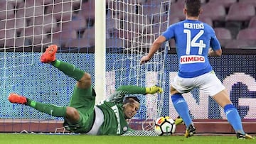 Un gran Handanovic frena al Nápoles y sostiene al Inter