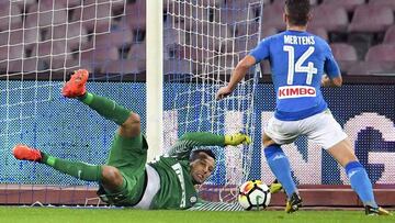 Un gran Handanovic frena al Nápoles y sostiene al Inter