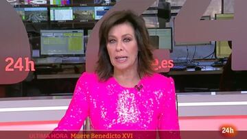 Beatriz Pérez-Aranda se hace viral por su look en su último informativo de 2022