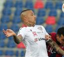 Bologna con Medel sólo empató en casa ante Cagliari