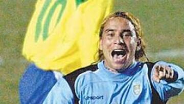 <b>VIENE. </b>Marcelo Sosa, internacional uruguayo, ha sido ofrecido al Atlético y puede recalar en el Calderón.