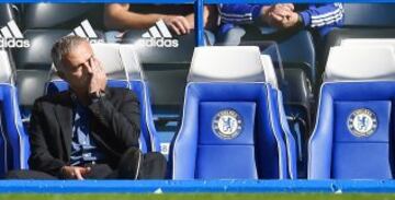 José Mourinho durante el choque de Chelsea con Arsenal.