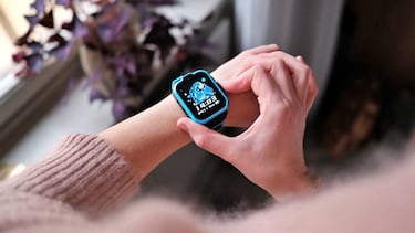 Un adulto cambia su móvil por un smartwatch para niños para evitar el estrés del día a día: así acabó el experimento