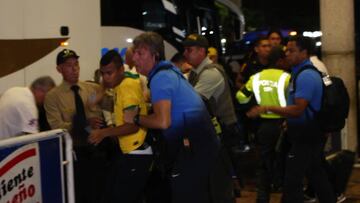 ¡Locura total por Neymar en su llegada a Colombia!