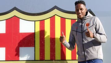 Yerry Mina en su presentaci&oacute;n oficial del Barcelona