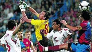 <b>TRÁMITE CUMPLIDO. </b>El Barça cayó ante el Wisla y Puyol, en la imagen en una subida al área rival, intentó evitar la derrota.