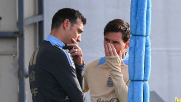Argentina's head coach Lionel Scaloni (L) and forward Lionel Messi (R) speak during a training session in Ezeiza, Buenos Aires province, Argentina on June 3, 2025, ahead of the FIFA World Cup 2026 qualifier football match against Chile on June 5 at the National Stadium in Santiago. (Photo by LUIS ROBAYO / AFP)