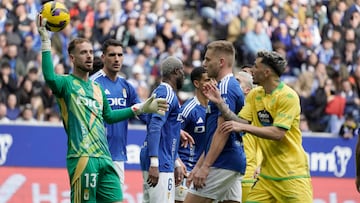 12/03/25 PARTIDO SEGUNDA DIVISION
REAL OVIEDO DEPORTIVO CORUÑA
AARON CON EL BALON ANTES DEL LANZAMIENTO DE UN CORNER EL PASADO PARTIDO