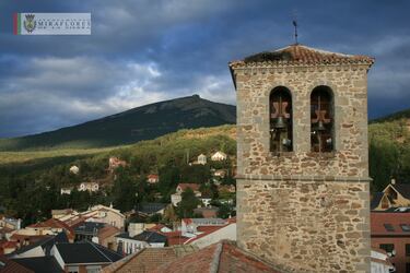 Aunque es de los pueblos menos conocidos, ha sido durante décadas un importante lugar de inspiración de artistas de la talla del poeta Vicente Aleixandre o el actor y director Fernando Fernán Gómez. En este pueblo encontraremos una maravillosa iglesia al aire libre, una preciosidad que sin duda hay que visitar. 

