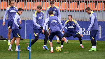 Llorente, Raspadori, Sorloth, Koke y Griezmann, durante un ejercicio en el último entrenamiento del Atleti antes de viajar a San Sebastián para enfrentarse a la Real Sociedad.
