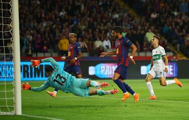 Ferran Torres marca el 2-0 al Elche. 