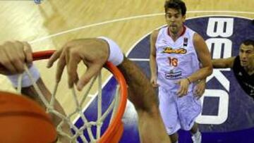 <b>RICKY CONECTÓ CON RUDY. </b>Como si estuvieran jugando en la Penya, Ricky y Rudy protagonizaron espectaculares alley-oops como el de la foto.
