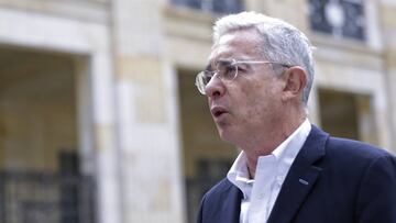 Álvaro Uribe, invitado a reunión virtual de FCF con los clubes