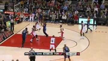 Walker dejó ganadores a los Bobcats en la prórroga