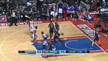 Walker y los Bobcats remontan y derrotan a los Pistons