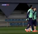 Iniesta volvió al grupo en el último entrenamiento del año