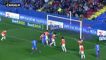 Barral le saca una cabeza al Málaga